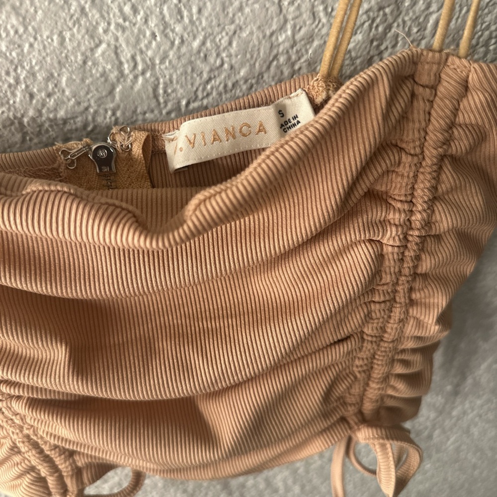 Small tan tank top - Picture 4 of 4